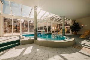 The swimming pool at or close to Hotel Guggenberger