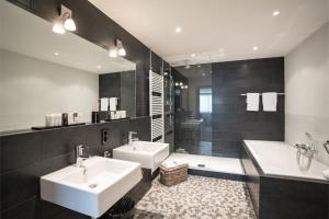 Hotel Laurabos tesisinde bir banyo