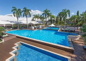 une image de la piscine d'un complexe dans l'établissement Shangri-La The Marina, Cairns, à Cairns