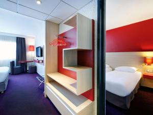 Un pat sau paturi într-o cameră la ibis Styles Chalon sur Saône