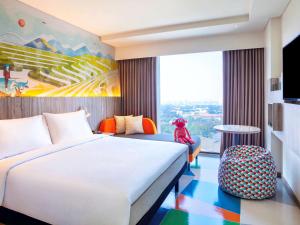 Cama ou camas em um quarto em ibis Styles Bandung Grand Central