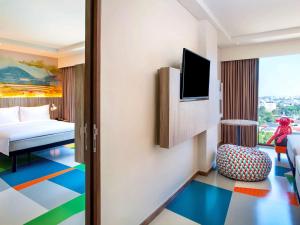 Cama ou camas em um quarto em ibis Styles Bandung Grand Central