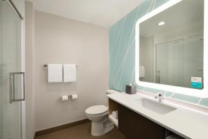 avid Hotel - Toronto - Vaughan Southwest, an IHG Hotel 욕실