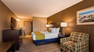 Katil atau katil-katil dalam bilik di Best Western Providence Warwick Airport Inn