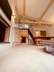 A seating area at Chalet Pleine Vue & Spa