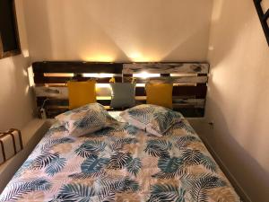 Una cama o camas en una habitación de Chez Julien: appartement confort plein centre