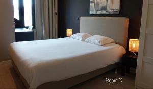 A bed or beds in a room at 3 Room Luxury Design Apartment with Airconditioning, Close to Gent St-Pieters Station