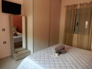 Tempat tidur dalam kamar di Royal Legend Suite