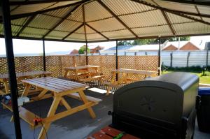 a patio with a picnic table and a grill at Camping Güino in Puerto Natales