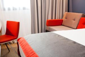 Ένα ή περισσότερα κρεβάτια σε δωμάτιο στο Holiday Inn Express Toulouse Airport, an IHG Hotel