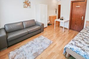 Zona d'estar a Studio cosy au centre de Crans-Montana