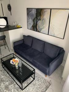 אזור ישיבה ב-NEW modern apartment