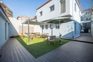 A garden outside MyStay Matosinhos Centro