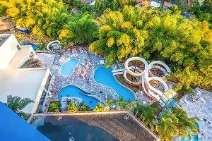 an aerial view of a resort with a pool at ÁGUAS TERMAIS NATURAIS nas PISCINAS com ÁGUAS QUENTES 24 HORAS acesso GRÁTIS aos PARQUES AQUÁTICOS dos RESORTS GOLDEN DOLPHIN GRAND HOTEL do SUPREME e do EXPRESS os melhores HOTÉIS RESORTS com PARQUE AQUÁTICO em CALDAS NOVAS Garanta JÁ PROMOÇÃO QUALIDADE in Caldas Novas