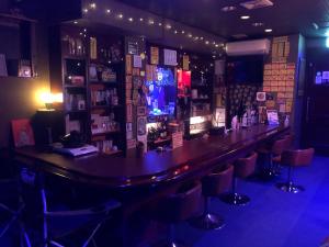 O lounge ou bar de 尾道ゲストハウス シータ村