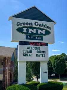 Certifikat, nagrada, logo ili neki drugi dokument izložen u objektu Green Gables Inn