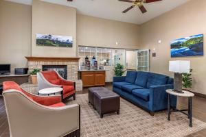 Comfort Suites Fort Collins Near University休息區