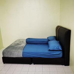 Una cama o camas en una habitación de Taiping Desa Jana Home Stay