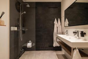 Leidse Square 5 star Luxury Apartment tesisinde bir banyo