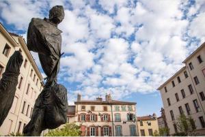 Foto de la galería de Chez Julien: appartement confort plein centre en Lunéville