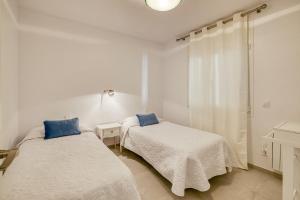 Apartament Roses Vista Mar 객실 침대