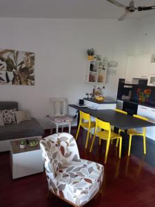 Area tempat duduk di APARTMAN SILVA