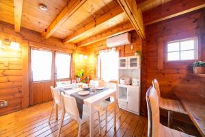 Galería fotográfica de Awaji Seaside Log house in Goshiki en Sumoto