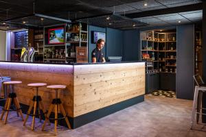 The lounge or bar area at ibis Pontarlier