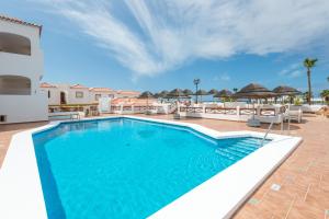 Бассейн в Apartamentos El Beril Costa Adeje или поблизости