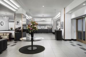 a lobby with a vase of flowers on a table at The Manhattan at Times Square in New York