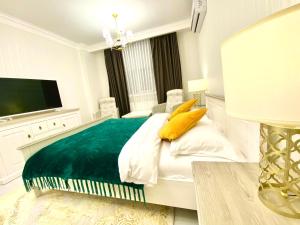 Giường trong phòng chung tại DeLight Apartments