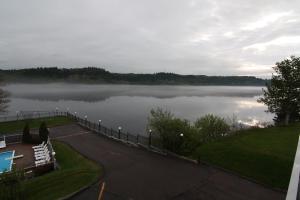 Naturlandskabet i nærheden af motellet