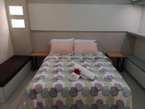 Kama o mga kama sa kuwarto sa Shaftsbury Residence Cyberjaya with free parking & Netflix