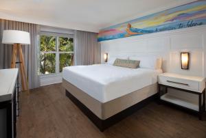 Krevet ili kreveti u jedinici u objektu Margaritaville Beach House Key West