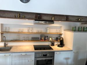 A kitchen or kitchenette at Hoeve op de Meer