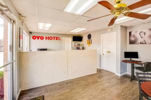 OYO Hotel Texarkana North Heights AR Hwy I-30電視和／或娛樂中心