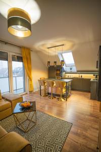 Apartament w Cieplicach Gold tesisinde mutfak veya mini mutfak