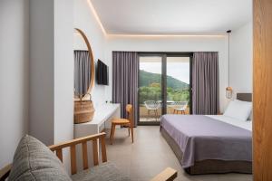 Giường trong phòng chung tại Urania Hotel