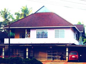 El edificio en el que está la habitación en casa particular