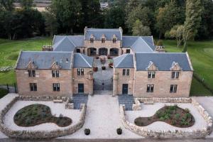 Stunning Edinburgh 1820s stables converted studio 야외 정원