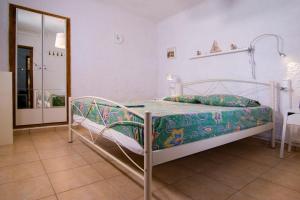 a bedroom with a bed and a mirror at Summer House by the Sea in Chorefto