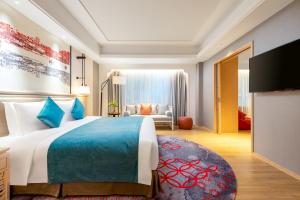 A bed or beds in a room at voco Guangzhou Shifu, an IHG Hotel