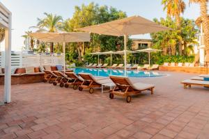 The swimming pool at or close to Le Dune Sicily Hotel