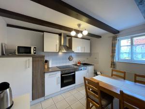 Una cocina o kitchenette en Apartment mit Balkon No4