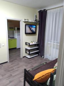 Una cocina o kitchenette en Apartments KVADRO Dnepr, ул Холодноярская, 19, Метеор Апполо Рабочая Титова