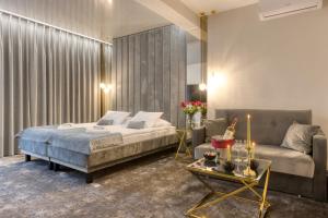 Giường trong phòng chung tại Hotel & Spa Biały Dom