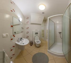 Bathroom sa Apartmánový dom Fatrapark 1 s Wellness - Hlavná recepcia