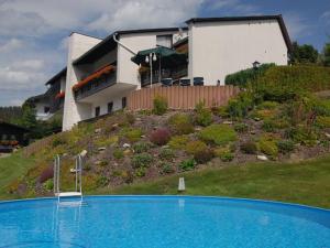 A piscina localizada em Pension Haus Wanninger ou nos arredores