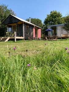 A garden outside Sky View Shepherd's Huts with Woodburning Hot Tub