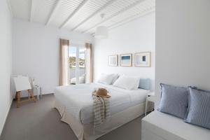 Voodi või voodid majutusasutuse Amperian Mykonos Suites & Villas toas